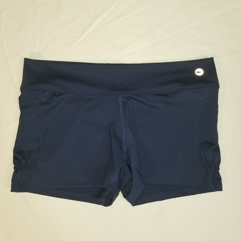 Vineyard vine  Is  Woman shorts  Is medium blue